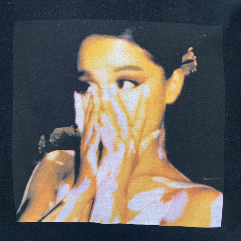 Ariana grande tee shirt